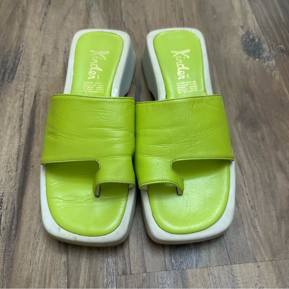 VTG Y2K 2000s Green & White Chunky Platform Square Toe Sandal Wedges